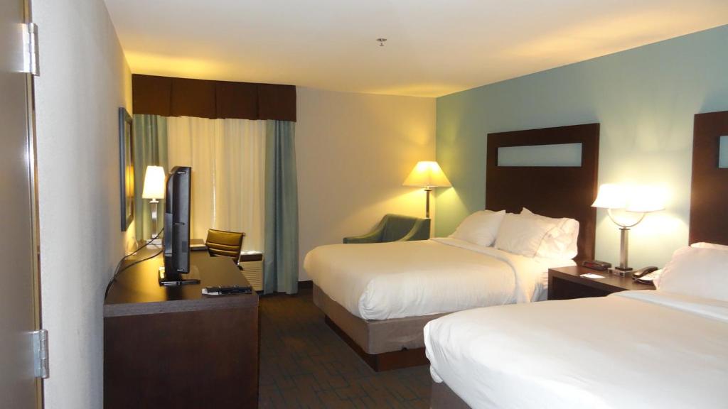 The Holiday Inn Express Kansas City-Bonner Springs